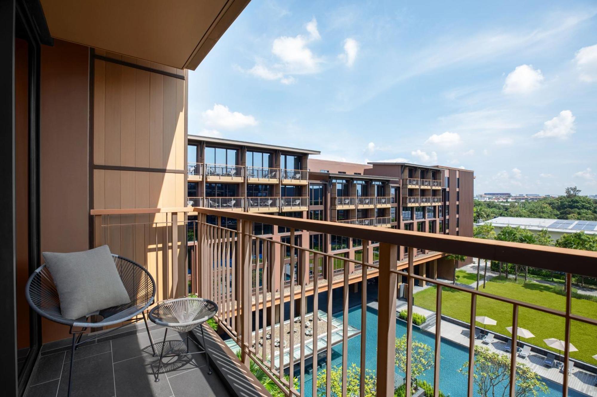 Courtyard By Marriott Bangkok Suvarnabhumi Airport Exterior photo