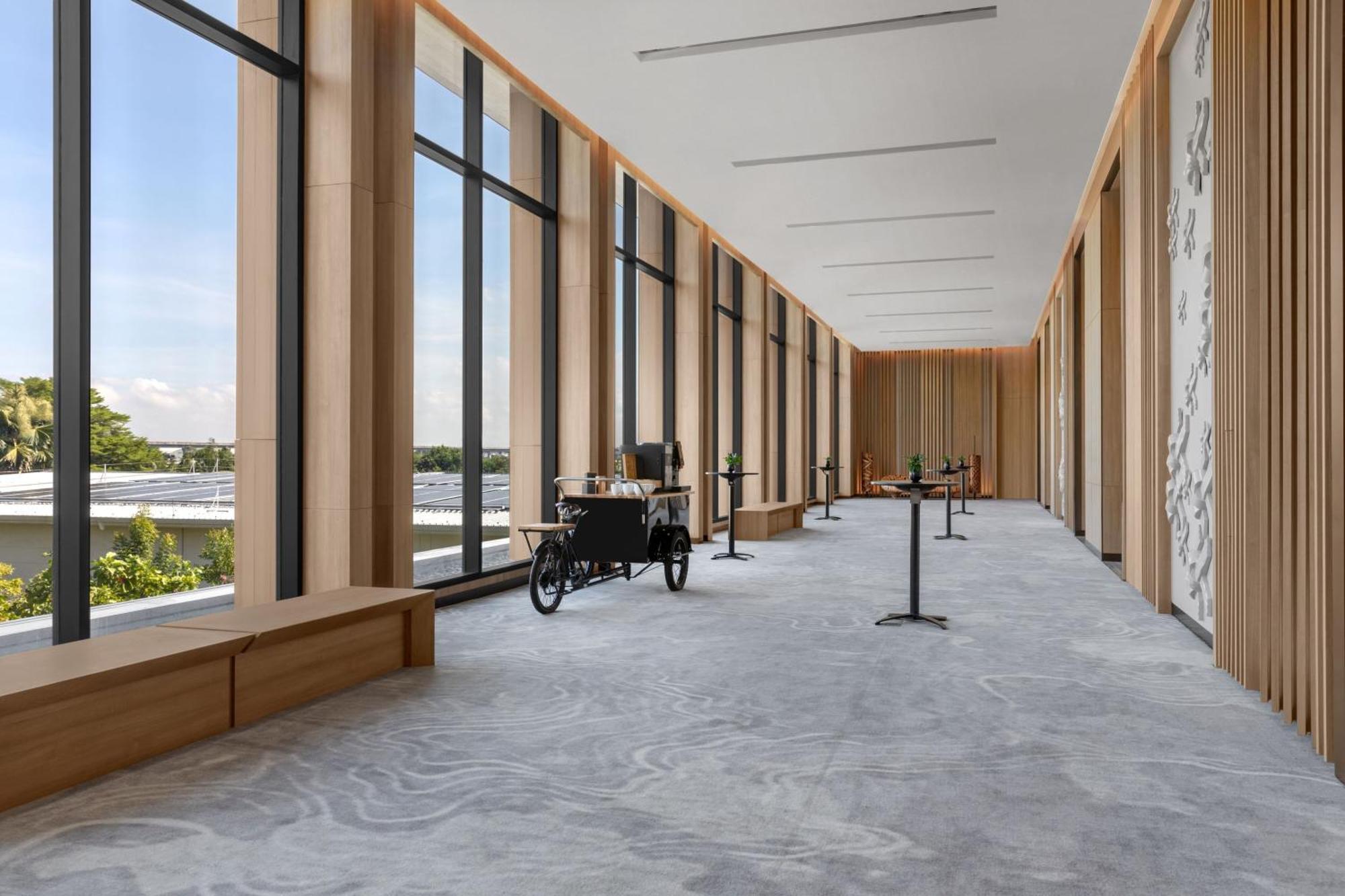 Courtyard By Marriott Bangkok Suvarnabhumi Airport Exterior photo